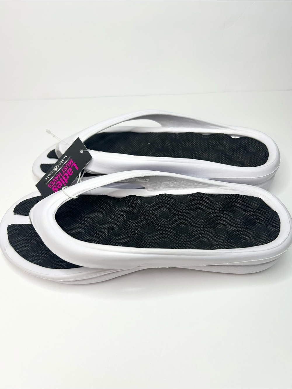 White and Black Women's Foam Flip Flop Sandals Size M (7-8) - Picture 4 of 4